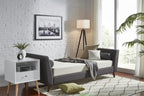 Lit de repos en lin beige/noir/gris avec traversins, style milieu de siècle, simple