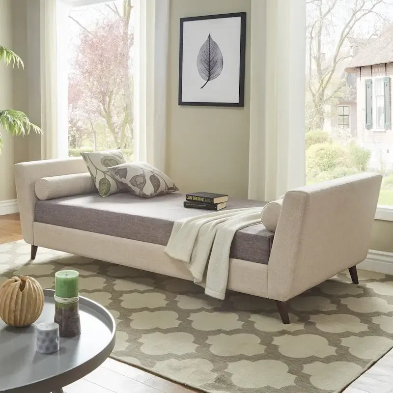 Lit de repos en lin beige/noir/gris avec traversins, style milieu de siècle, simple